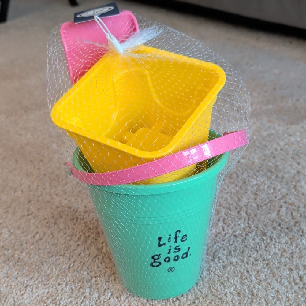 New Life Is Good Beach Bucket Set